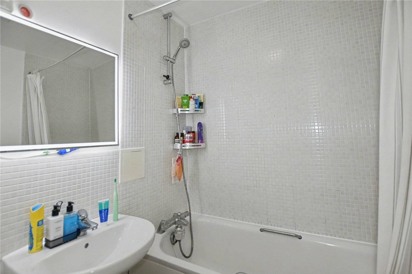 3 bedroom property for sale in London | Robinson Jackson