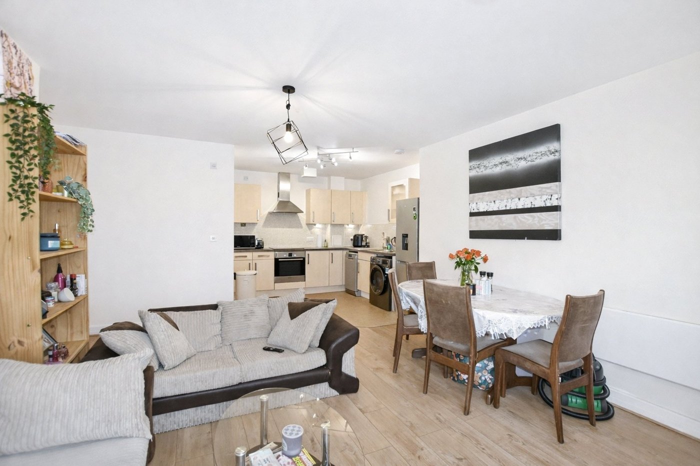 3 bedroom property for sale in London | Robinson Jackson