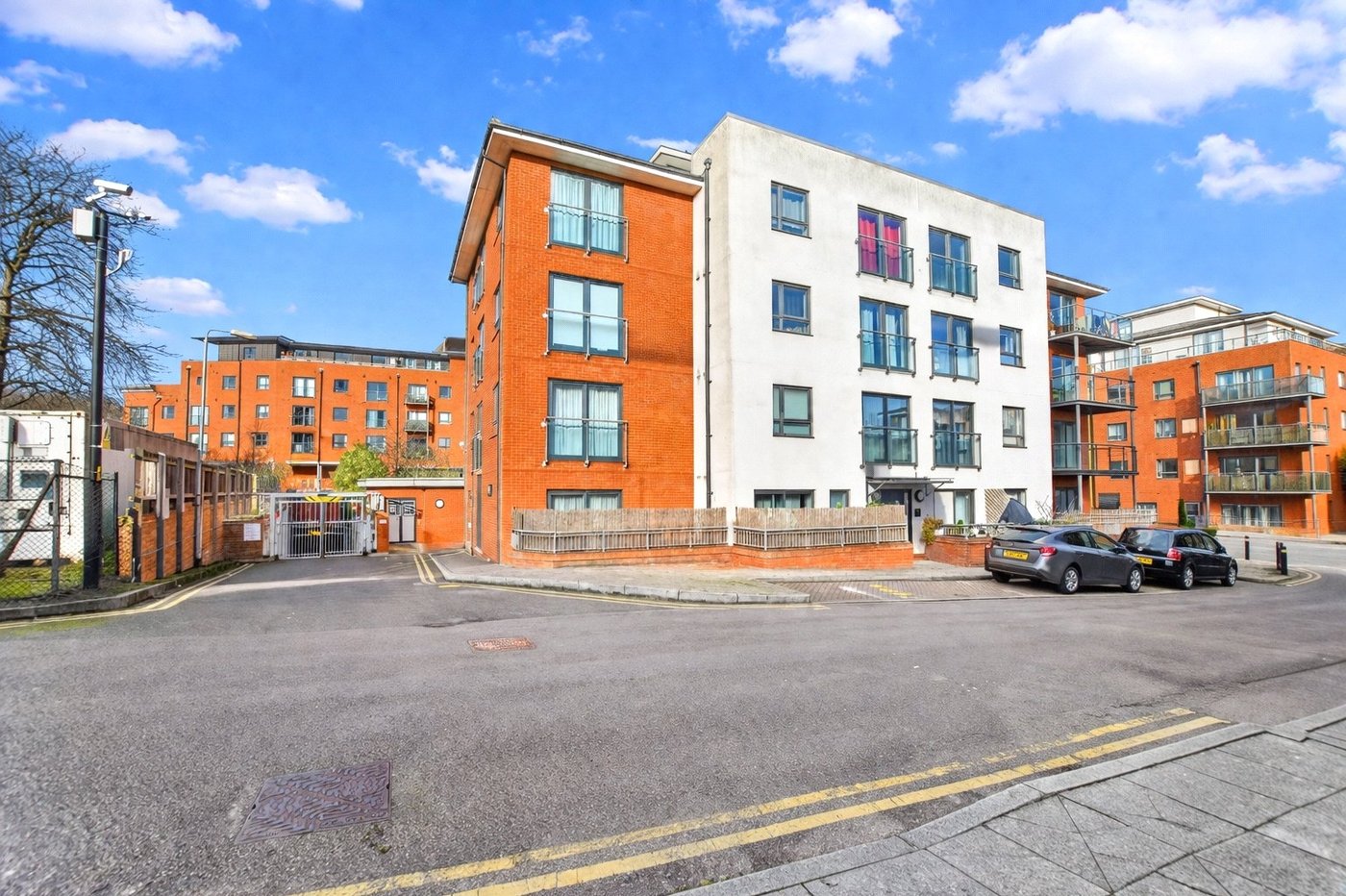 3 bedroom property for sale in London | Robinson Jackson