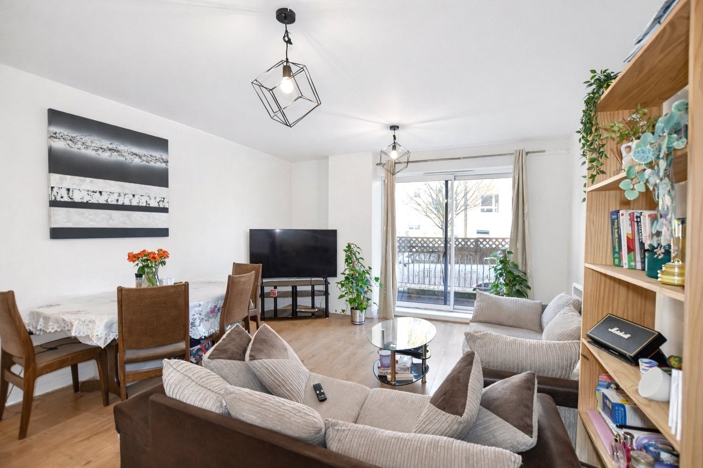 3 bedroom property for sale in London | Robinson Jackson