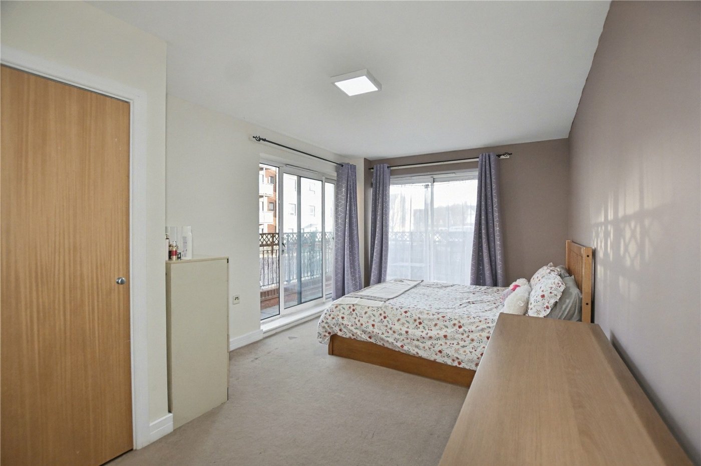 3 bedroom property for sale in London | Robinson Jackson