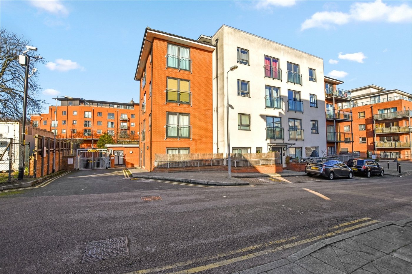 3 bedroom property for sale in London | Robinson Jackson