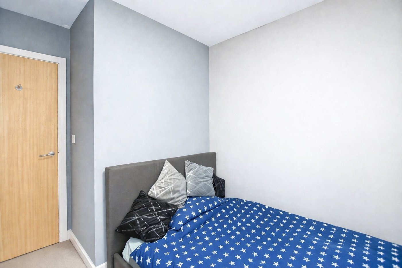 3 bedroom property for sale in London | Robinson Jackson