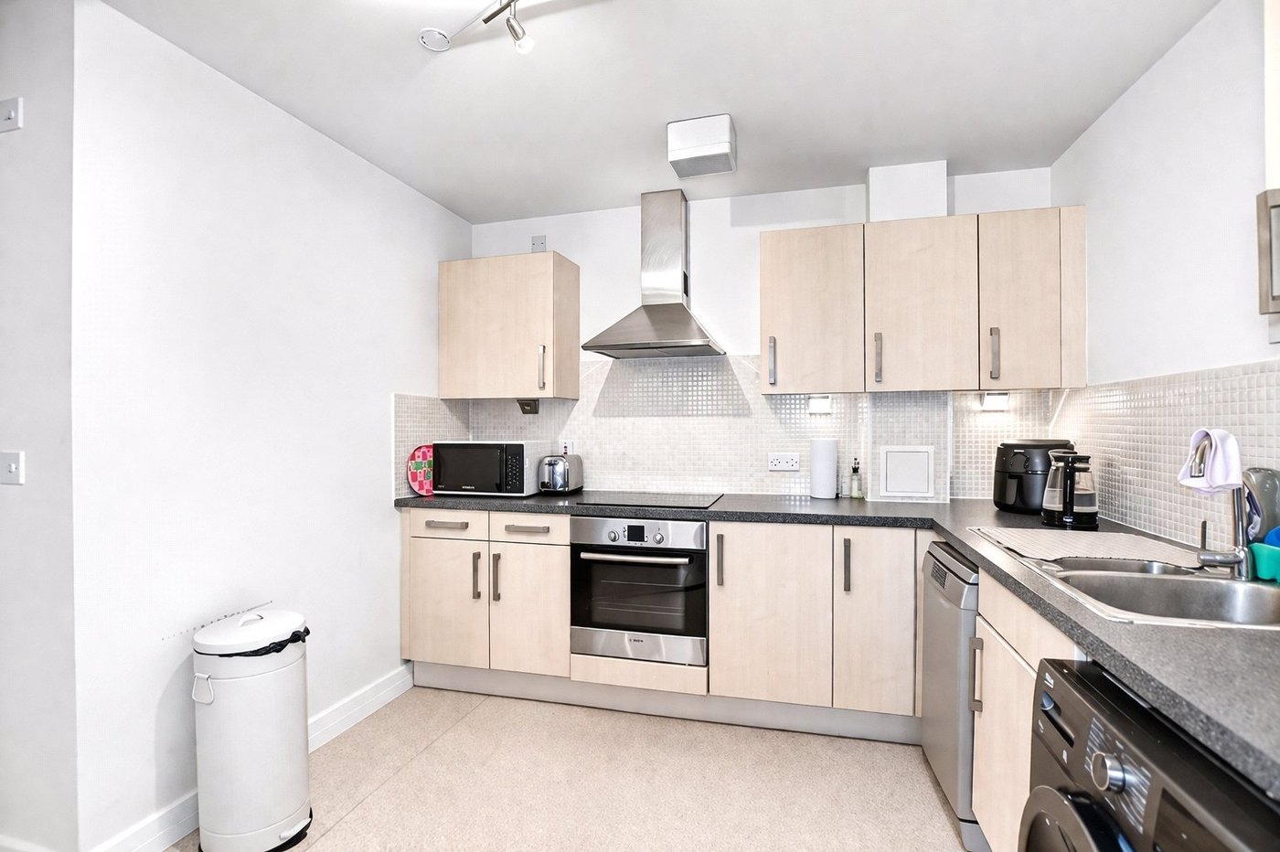 3 bedroom property for sale in London | Robinson Jackson
