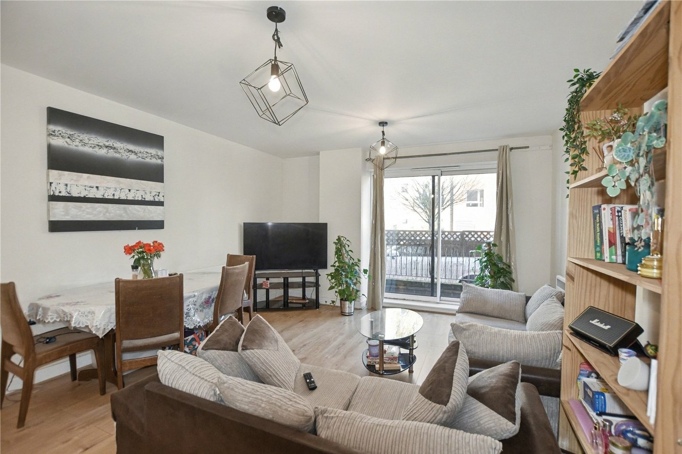 3 bedroom property for sale in London | Robinson Jackson