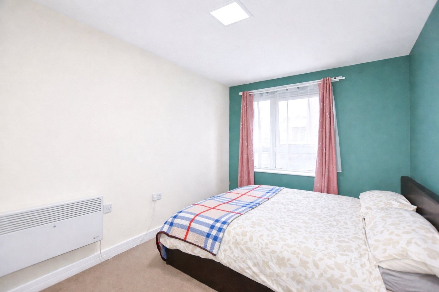 3 bedroom property for sale in London | Robinson Jackson