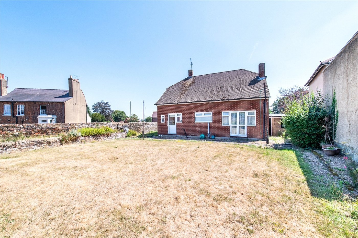 2 bedroom bungalow for sale in Northfleet | Robinson Michael & Jackson