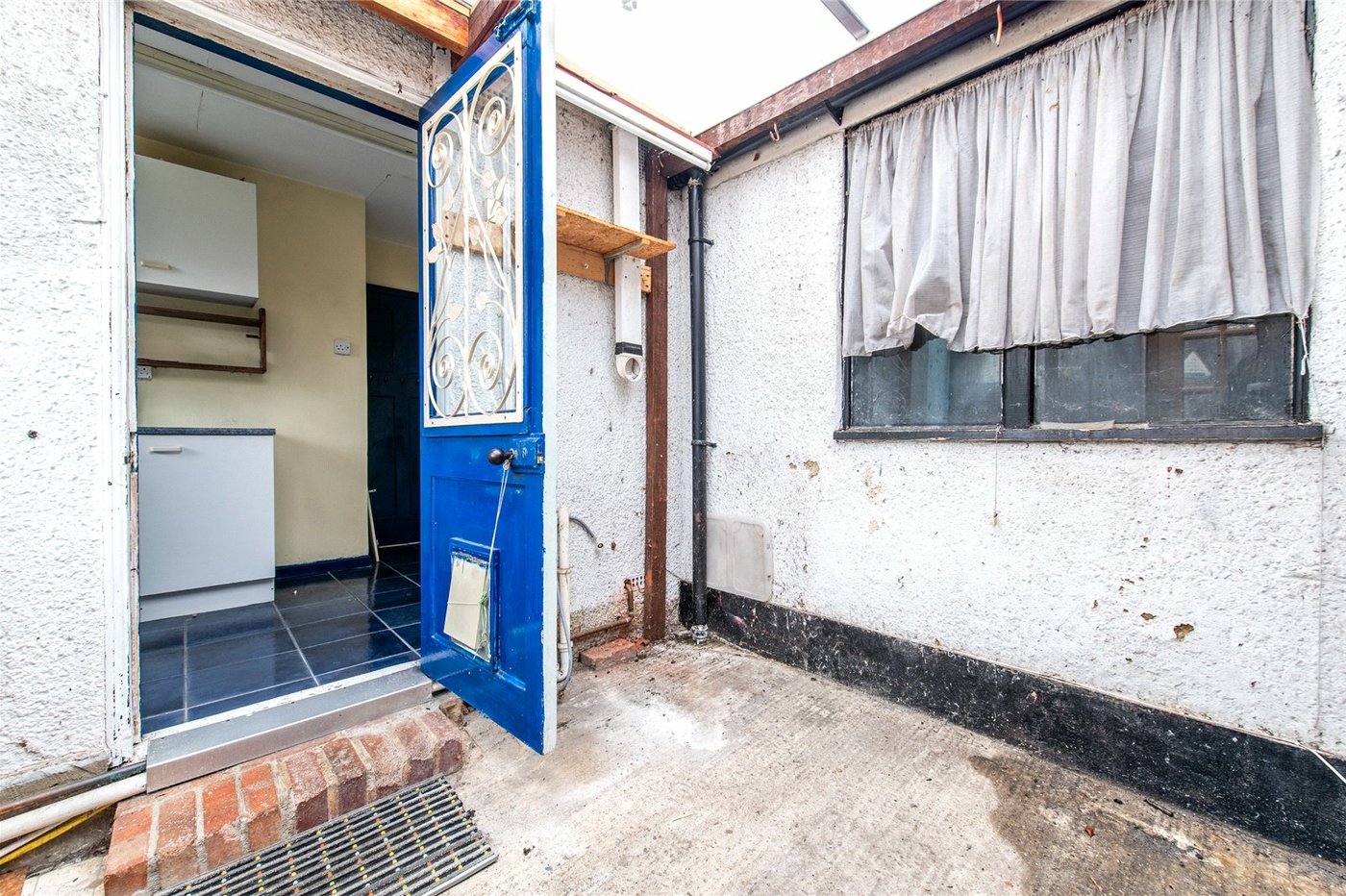 2 bedroom bungalow for sale in Weavering | Robinson Michael & Jackson