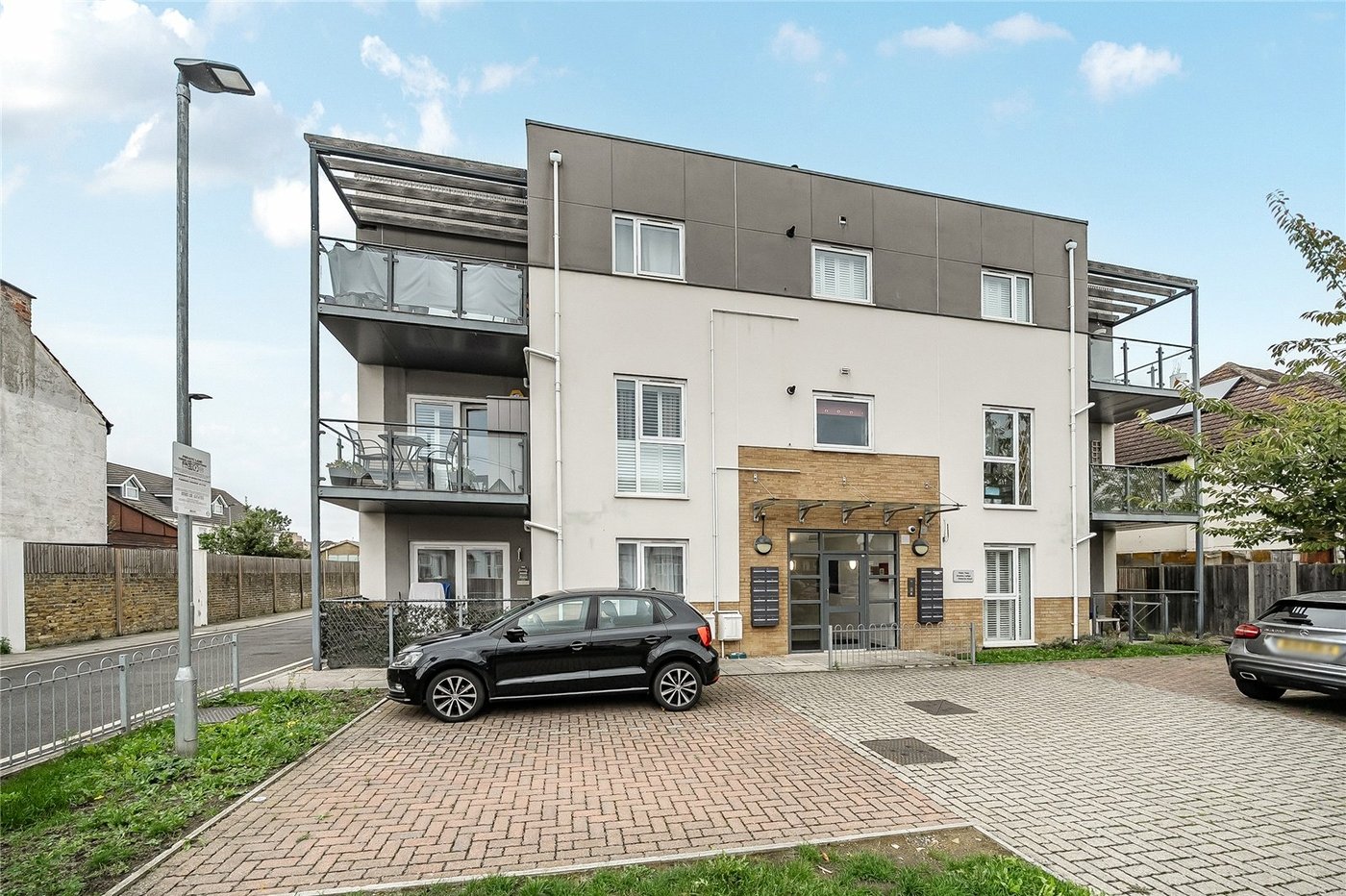 2 bedroom property for sale in  | Robinson Jackson