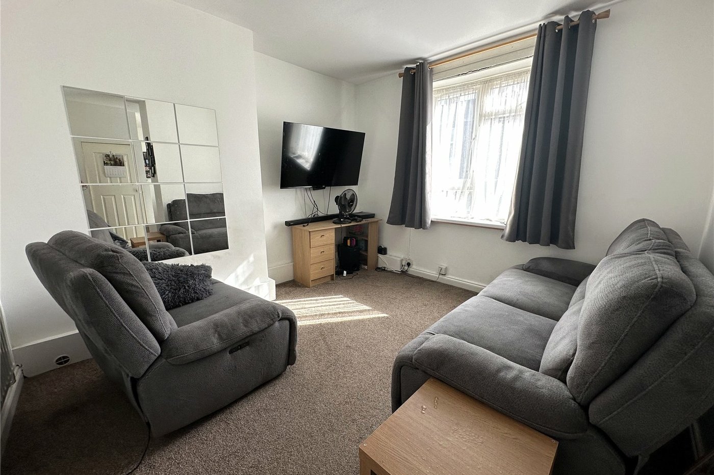 3 bedroom house for sale in London | Robinson Jackson