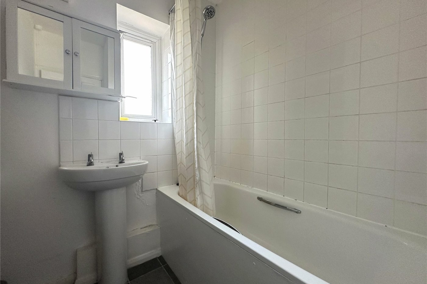 3 bedroom house for sale in London | Robinson Jackson