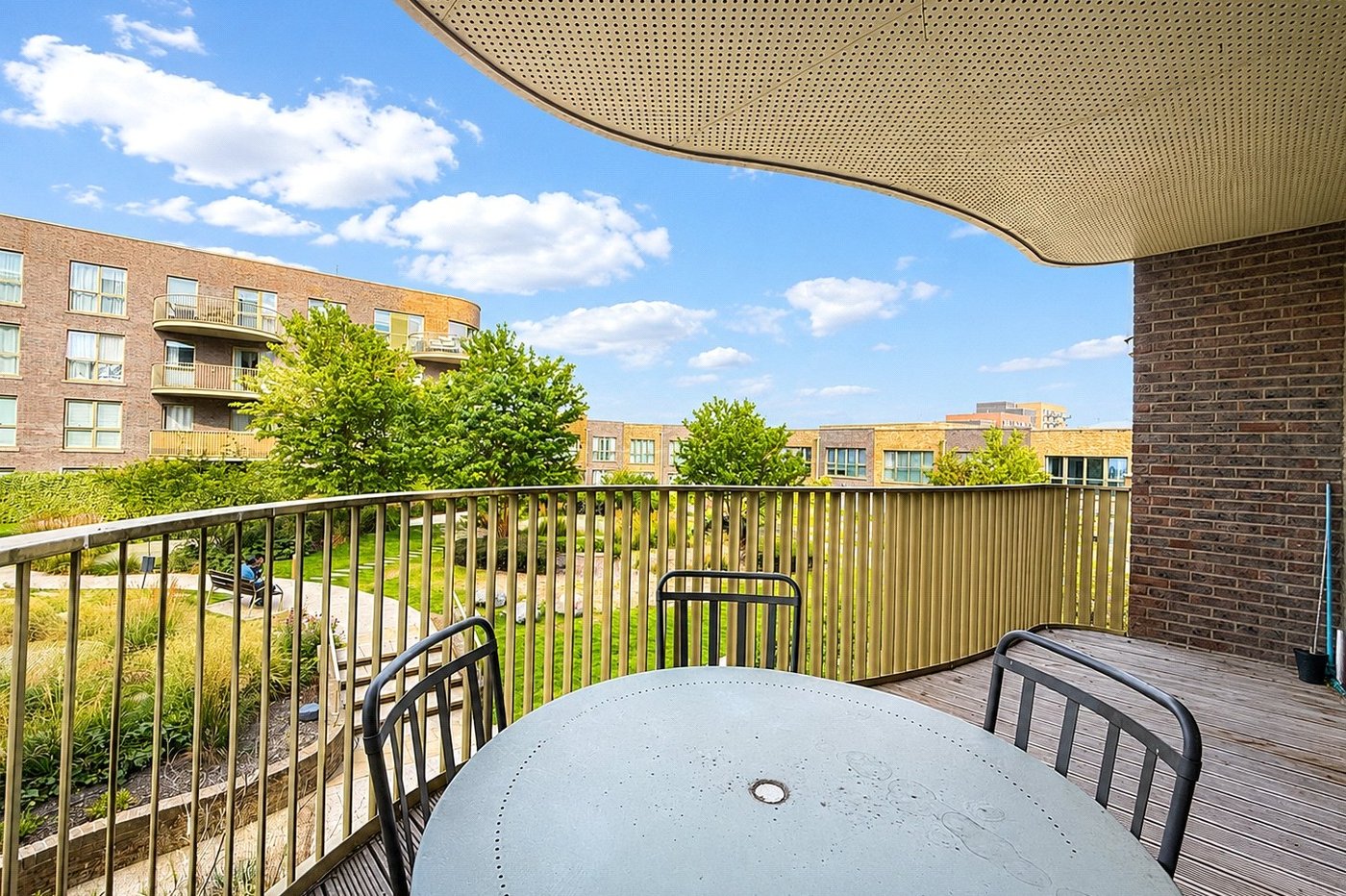 2 bedroom property for sale in London | Robinson Jackson