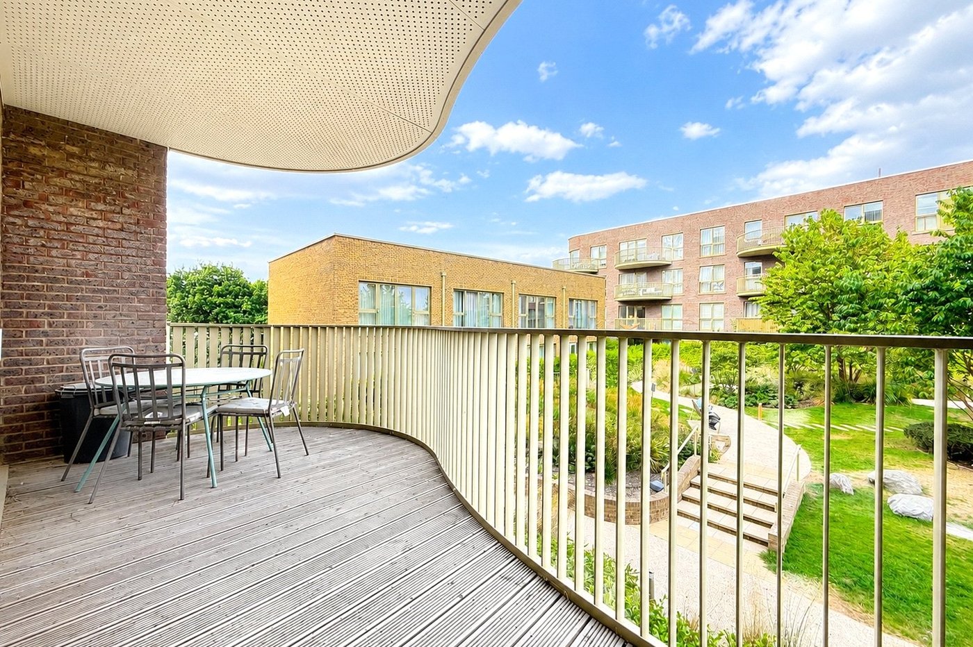 2 bedroom property for sale in London | Robinson Jackson