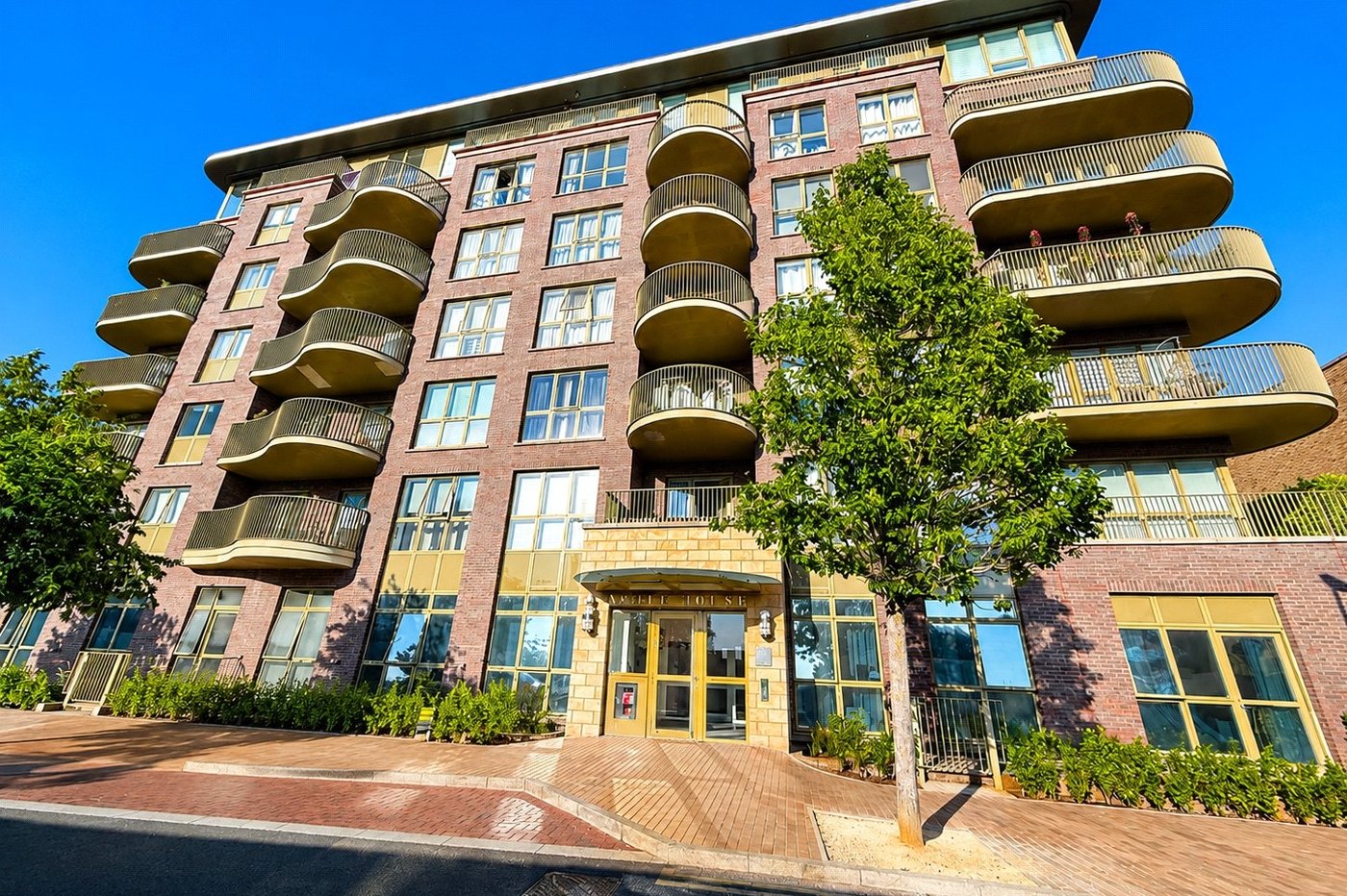 2 bedroom property for sale in London | Robinson Jackson