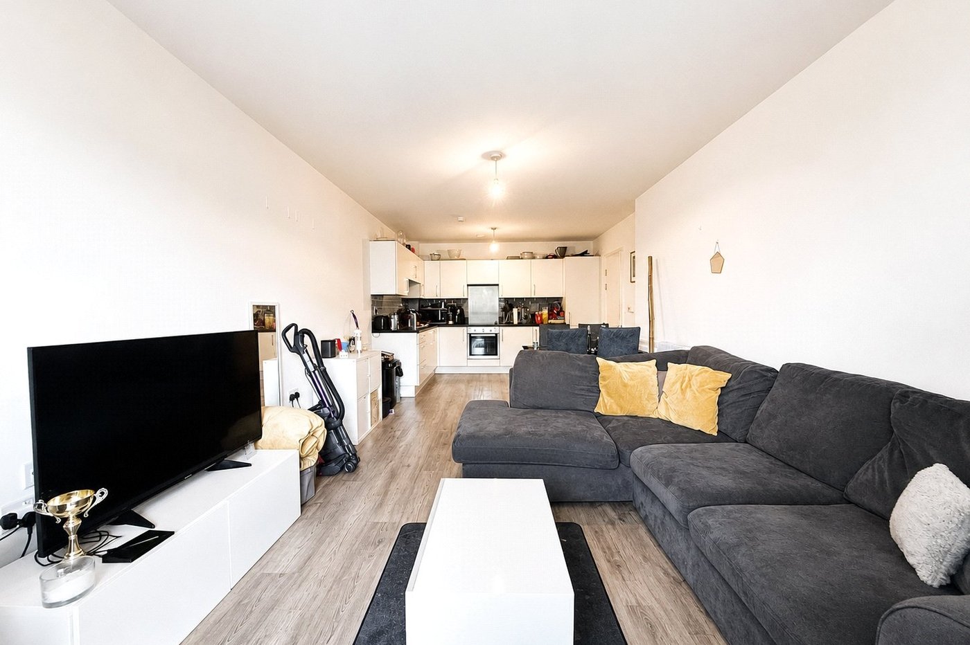 2 bedroom property for sale in London | Robinson Jackson