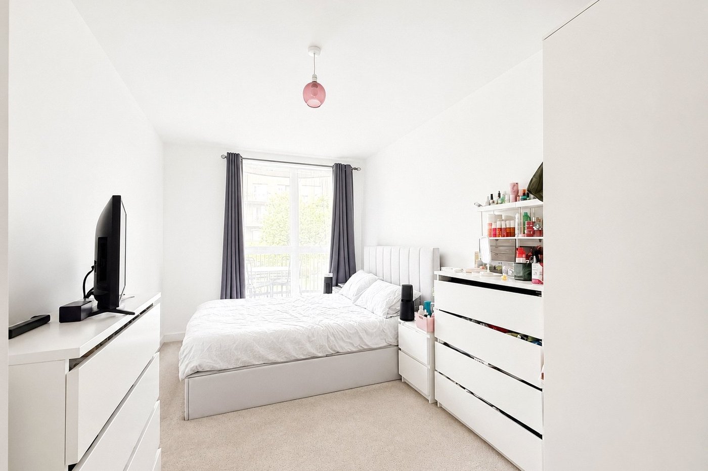 2 bedroom property for sale in London | Robinson Jackson