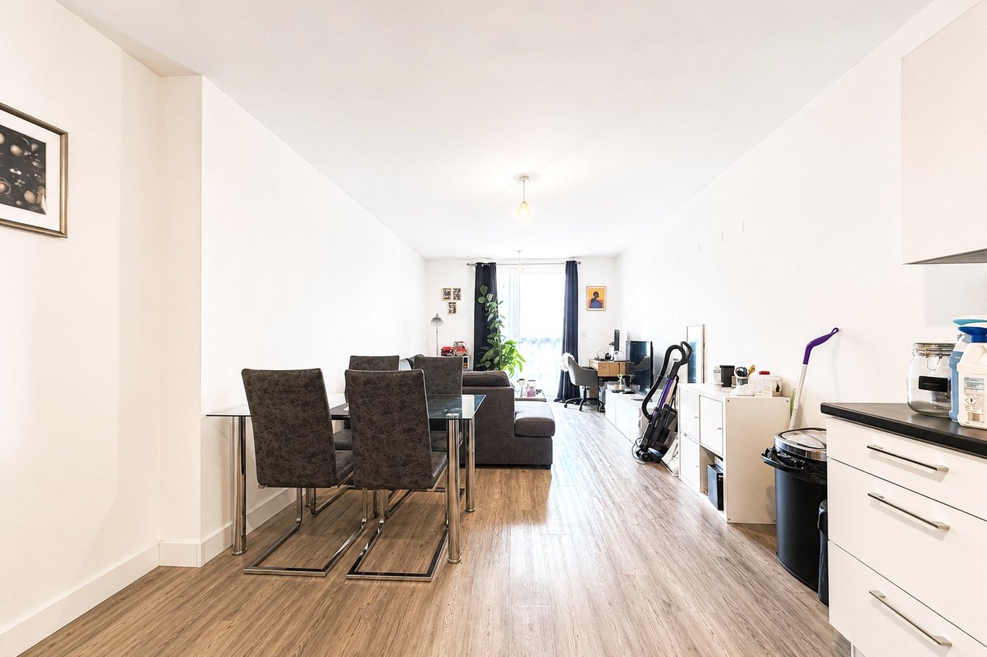 2 bedroom property for sale in London | Robinson Jackson