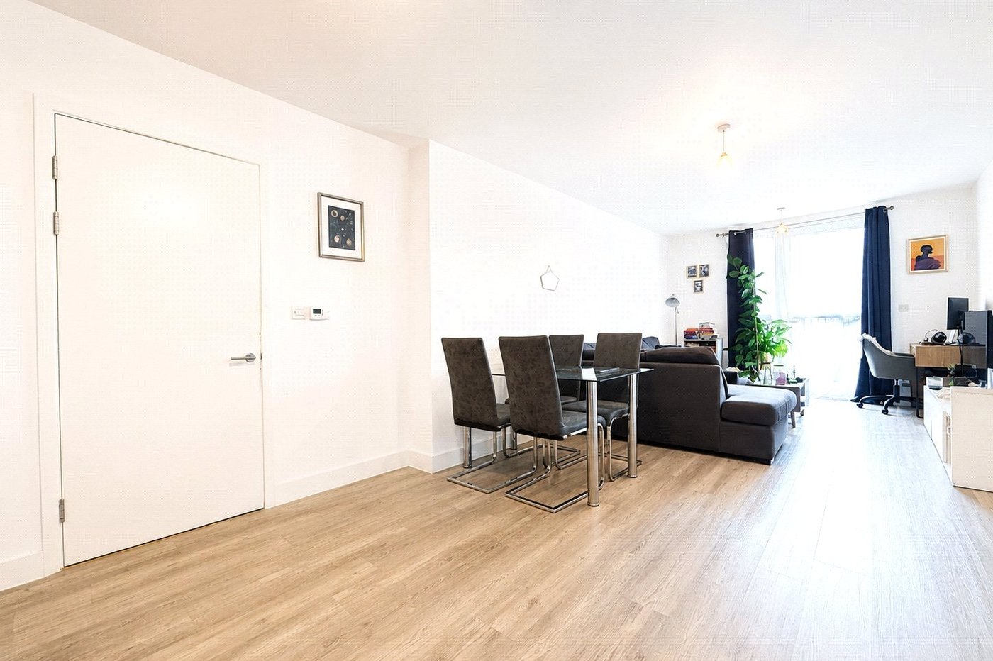 2 bedroom property for sale in London | Robinson Jackson