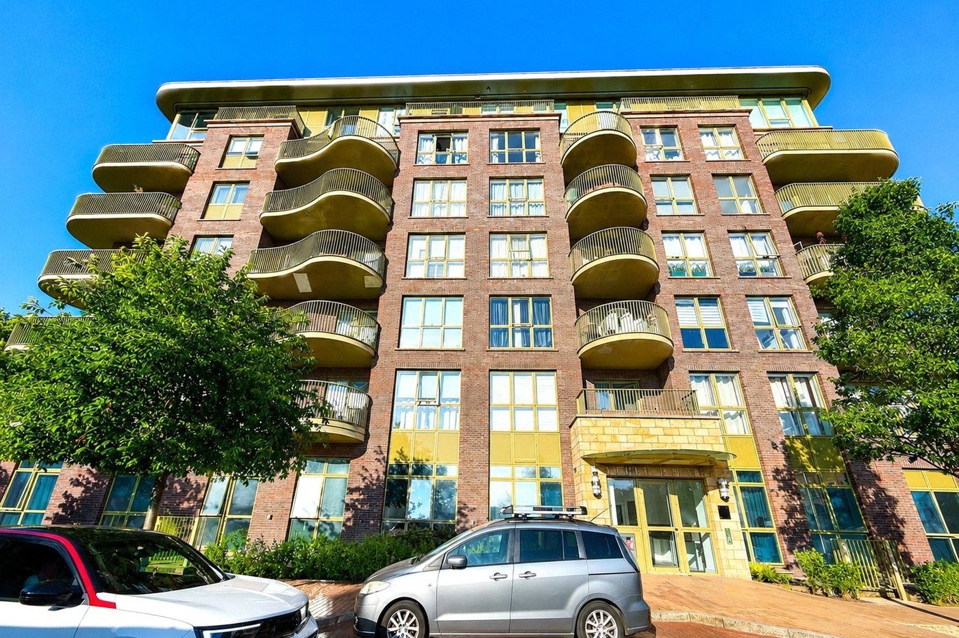 2 bedroom property for sale in London | Robinson Jackson