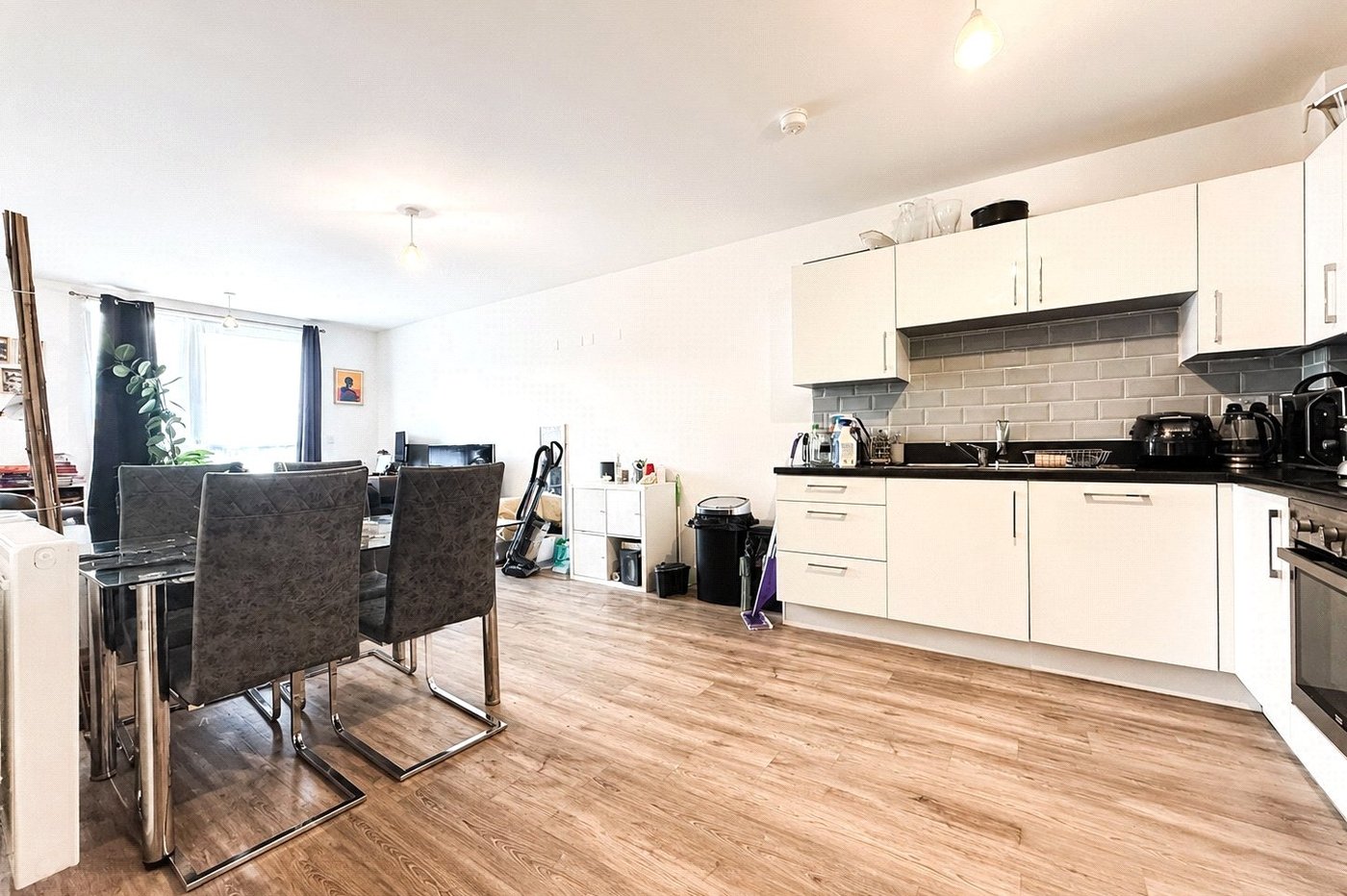 2 bedroom property for sale in London | Robinson Jackson