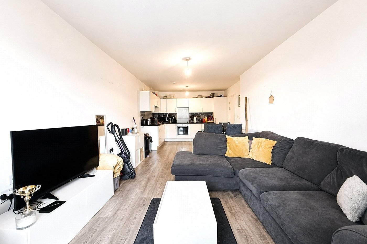 2 bedroom property for sale in London | Robinson Jackson