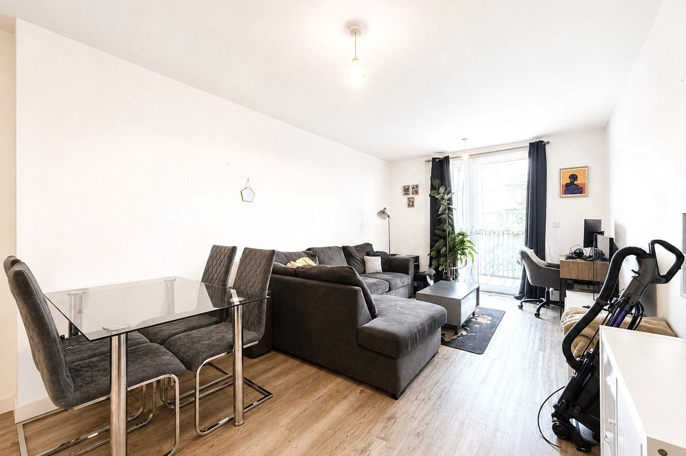2 bedroom property for sale in London | Robinson Jackson