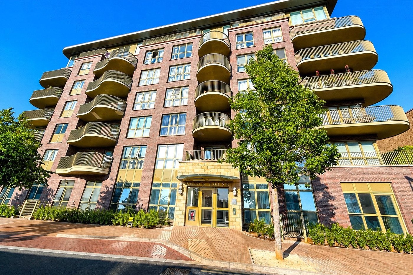2 bedroom property for sale in London | Robinson Jackson
