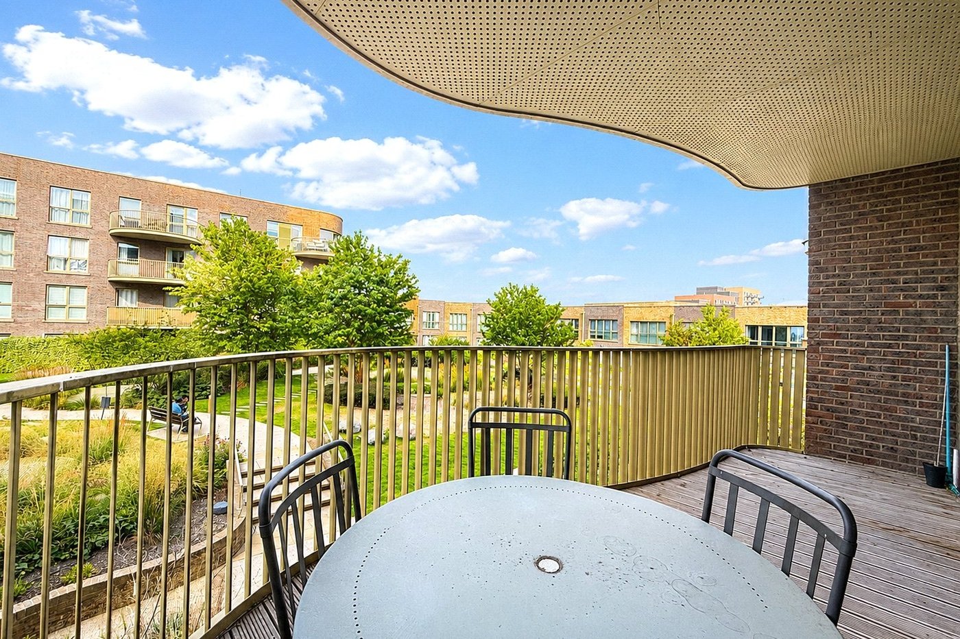 2 bedroom property for sale in London | Robinson Jackson