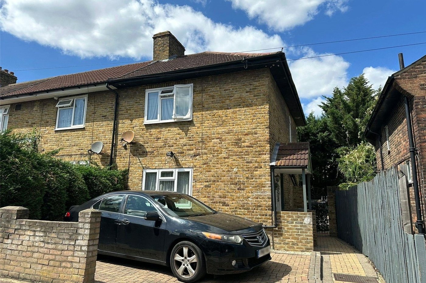 3 bedroom house for sale in London | Robinson Jackson