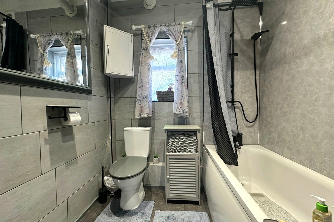 3 bedroom house for sale in London | Robinson Jackson