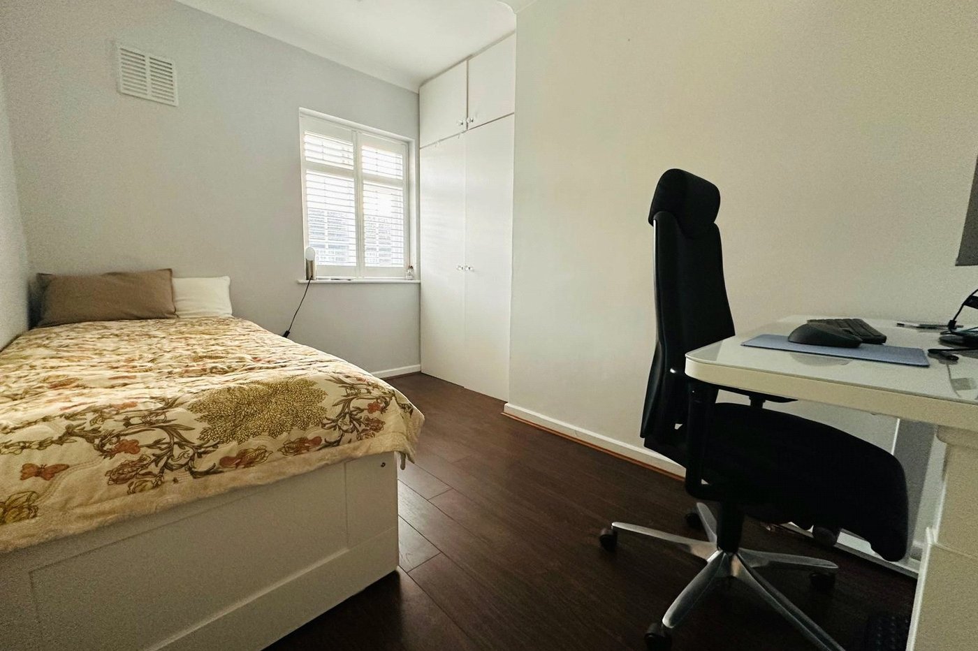 2 bedroom house for sale in London | Robinson Jackson