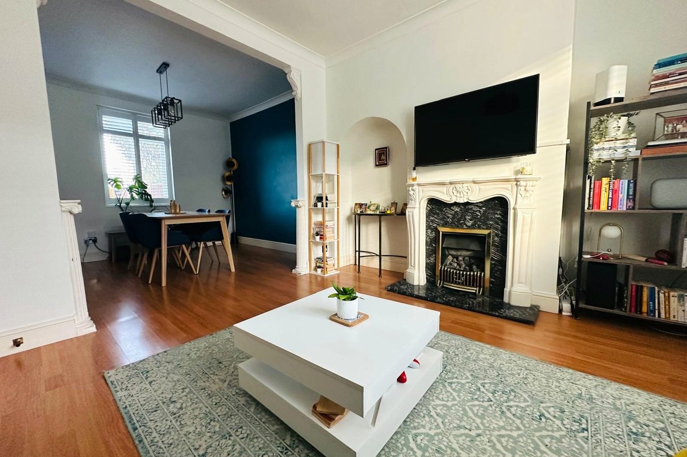 2 bedroom house for sale in London | Robinson Jackson