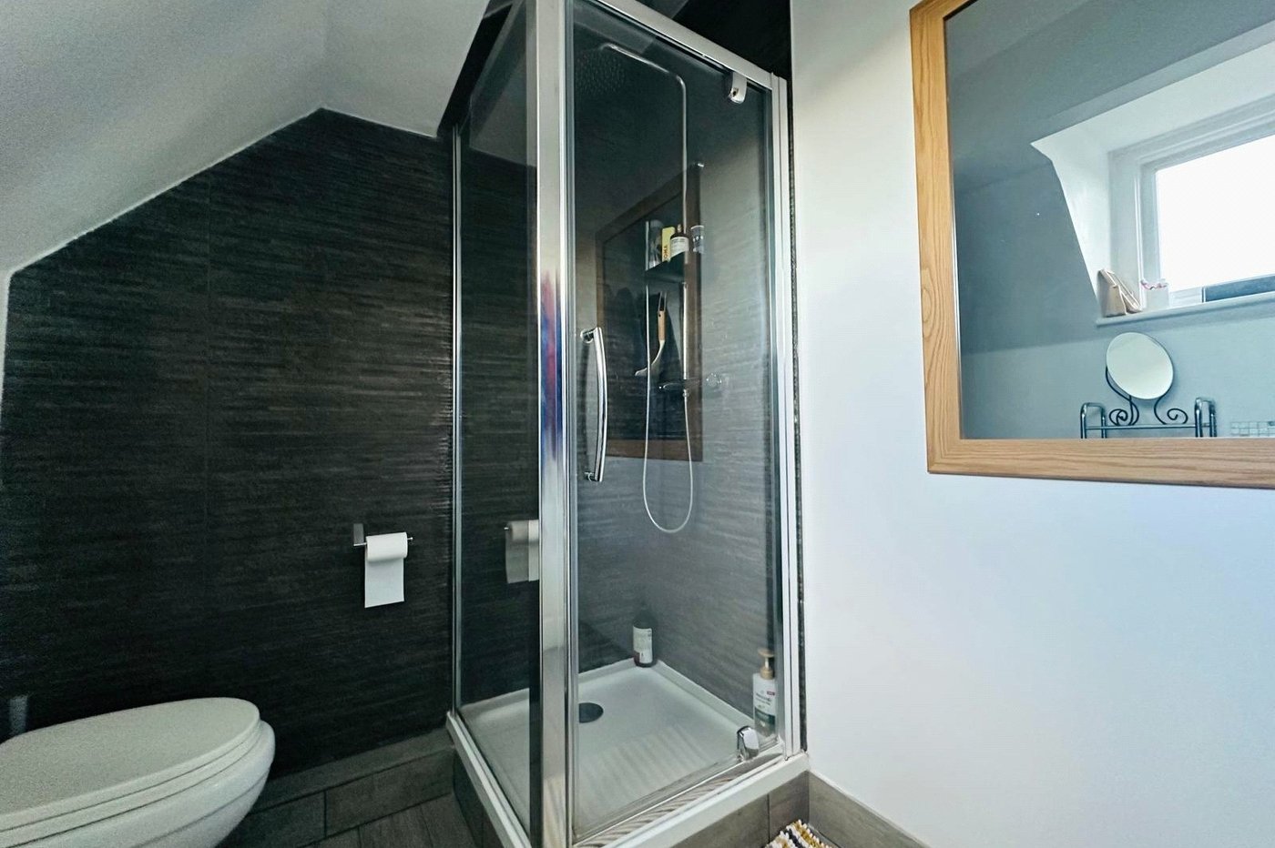 2 bedroom house for sale in London | Robinson Jackson