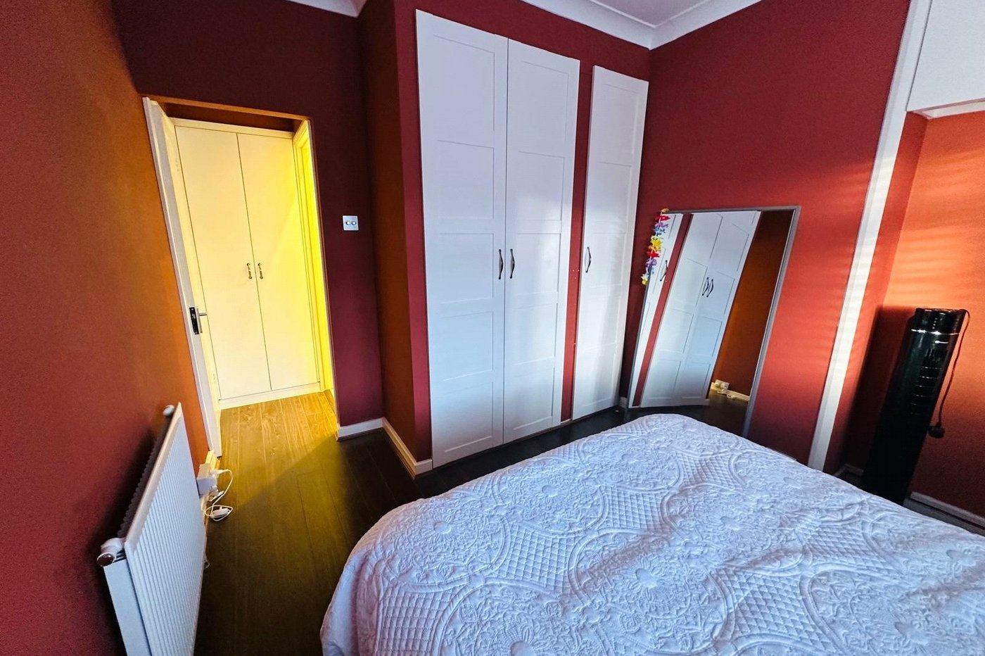 2 bedroom house for sale in London | Robinson Jackson