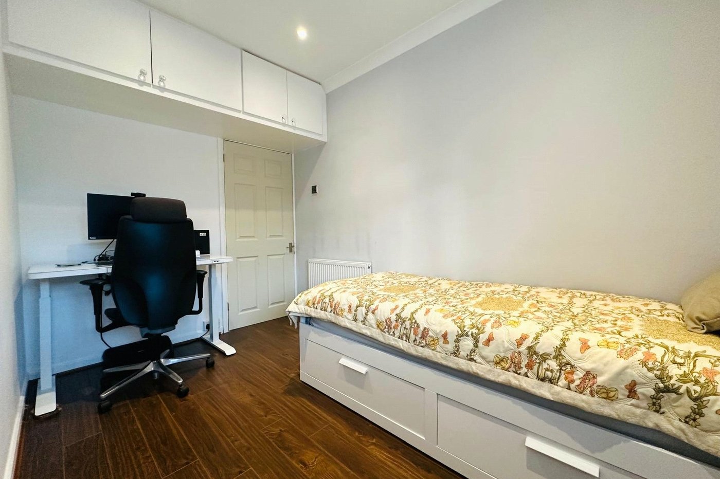 2 bedroom house for sale in London | Robinson Jackson