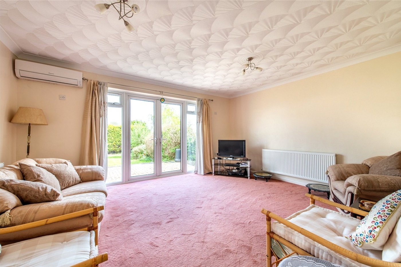 2 bedroom bungalow for sale in Northfleet | Robinson Michael & Jackson