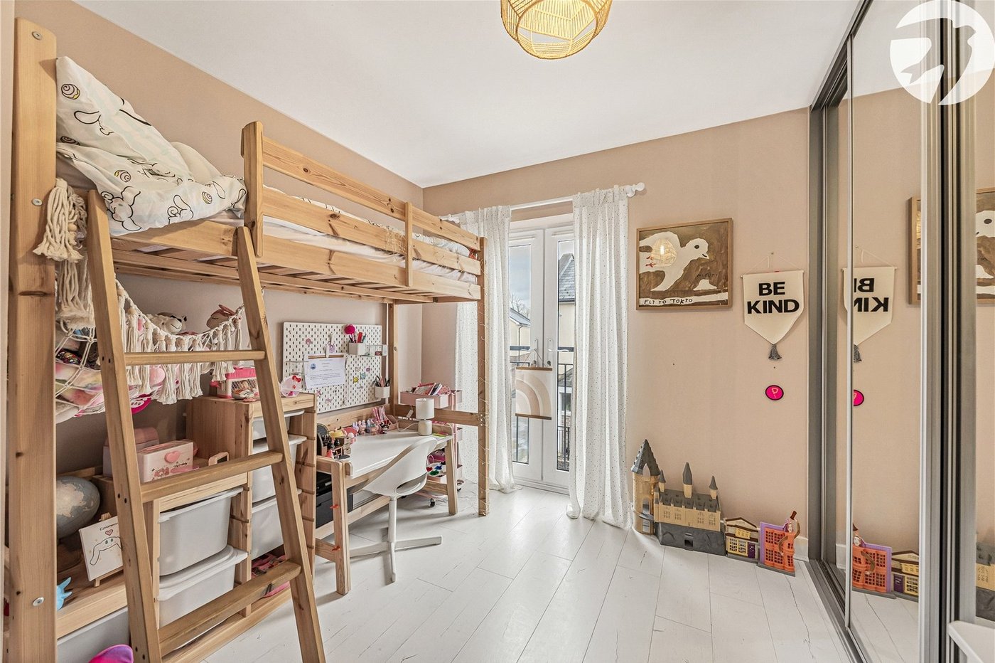 2 bedroom property for sale in Greenhithe | Robinson Jackson