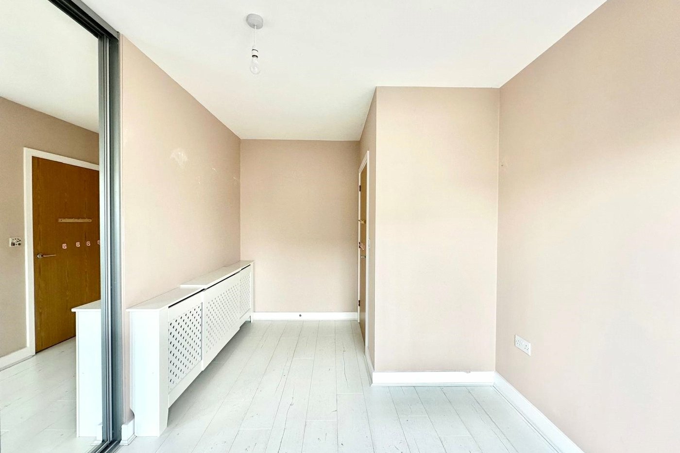 2 bedroom property for sale in Greenhithe | Robinson Jackson