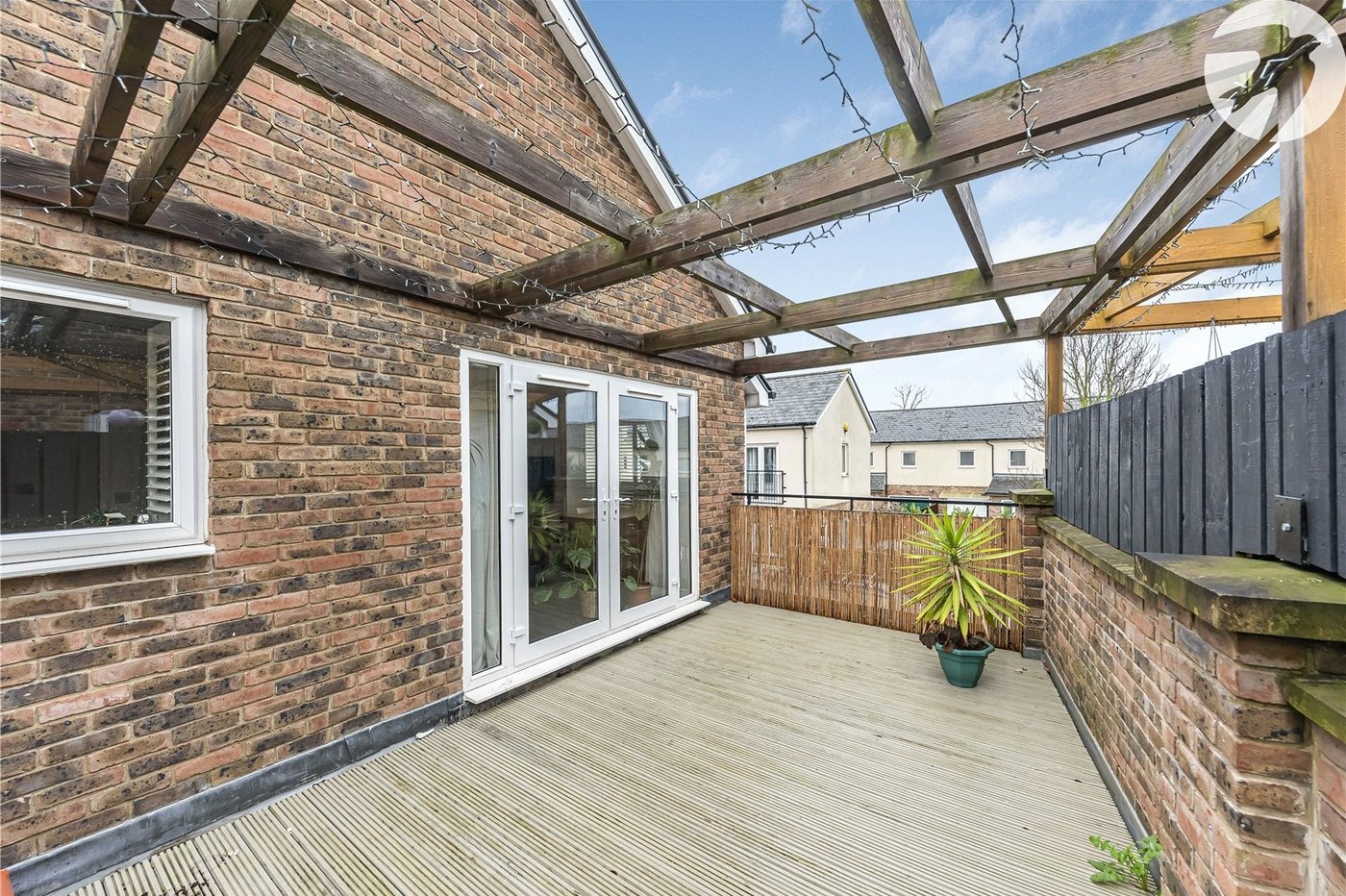 2 bedroom property for sale in Greenhithe | Robinson Jackson