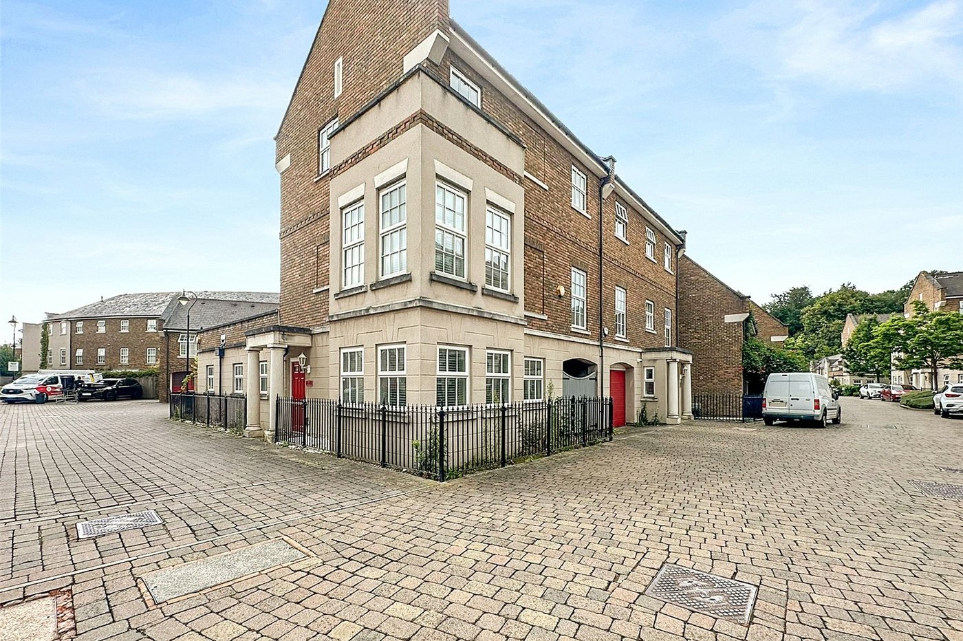 5 bedroom house for sale in Greenhithe | Robinson Jackson