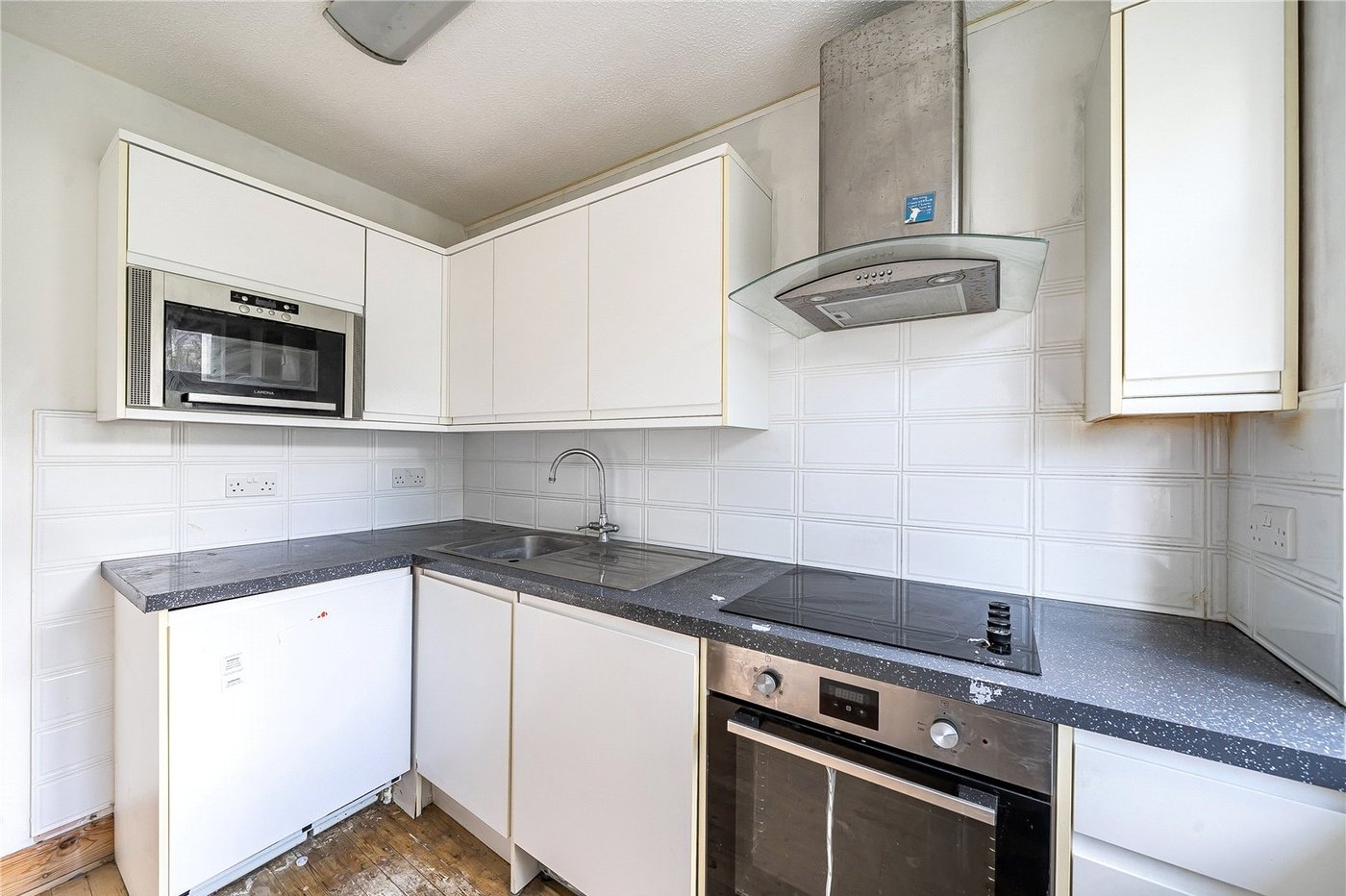 2 bedroom property for sale in Lawrie Park Road | Robinson Jackson