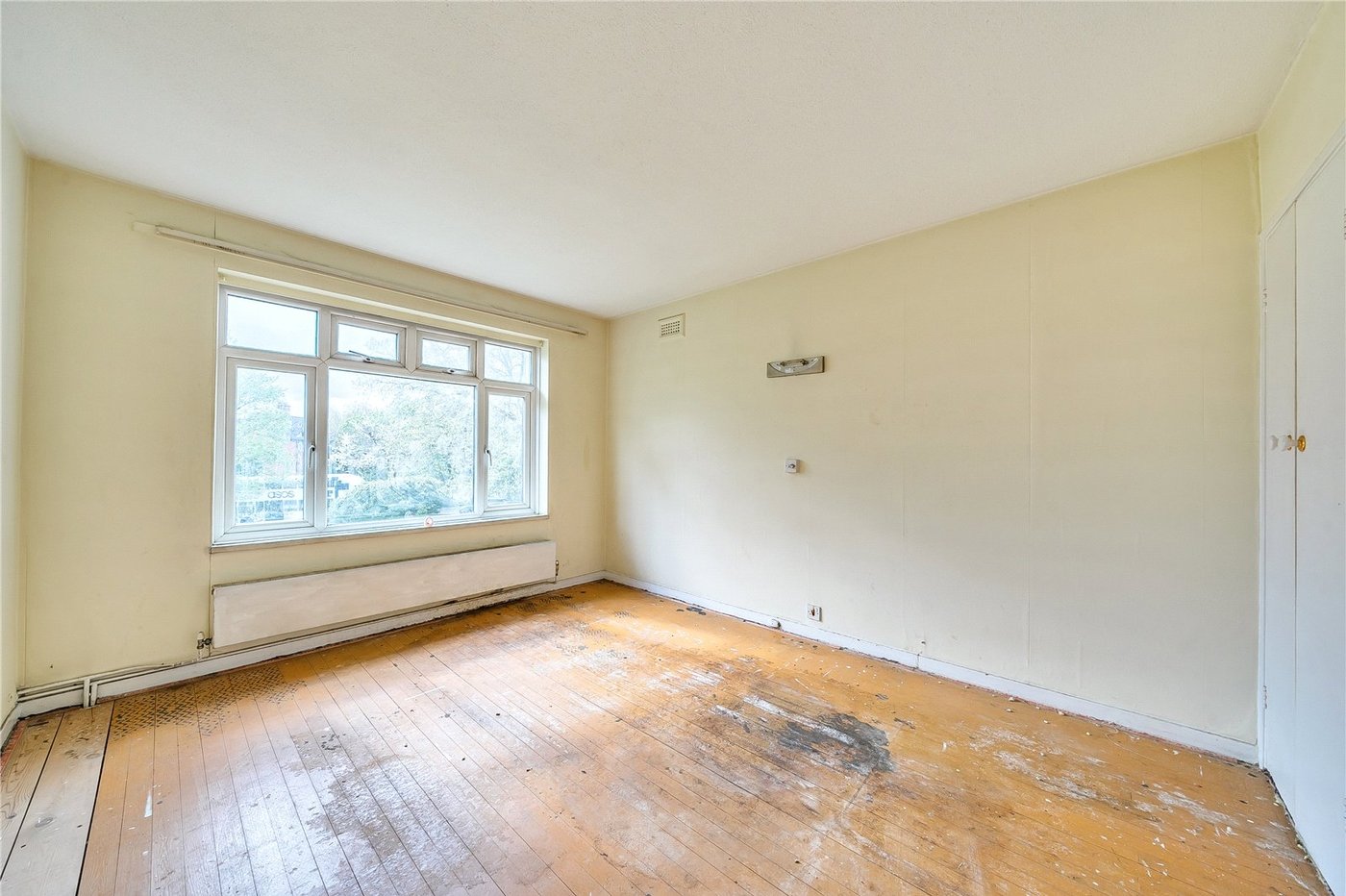 2 bedroom property for sale in Lawrie Park Road | Robinson Jackson