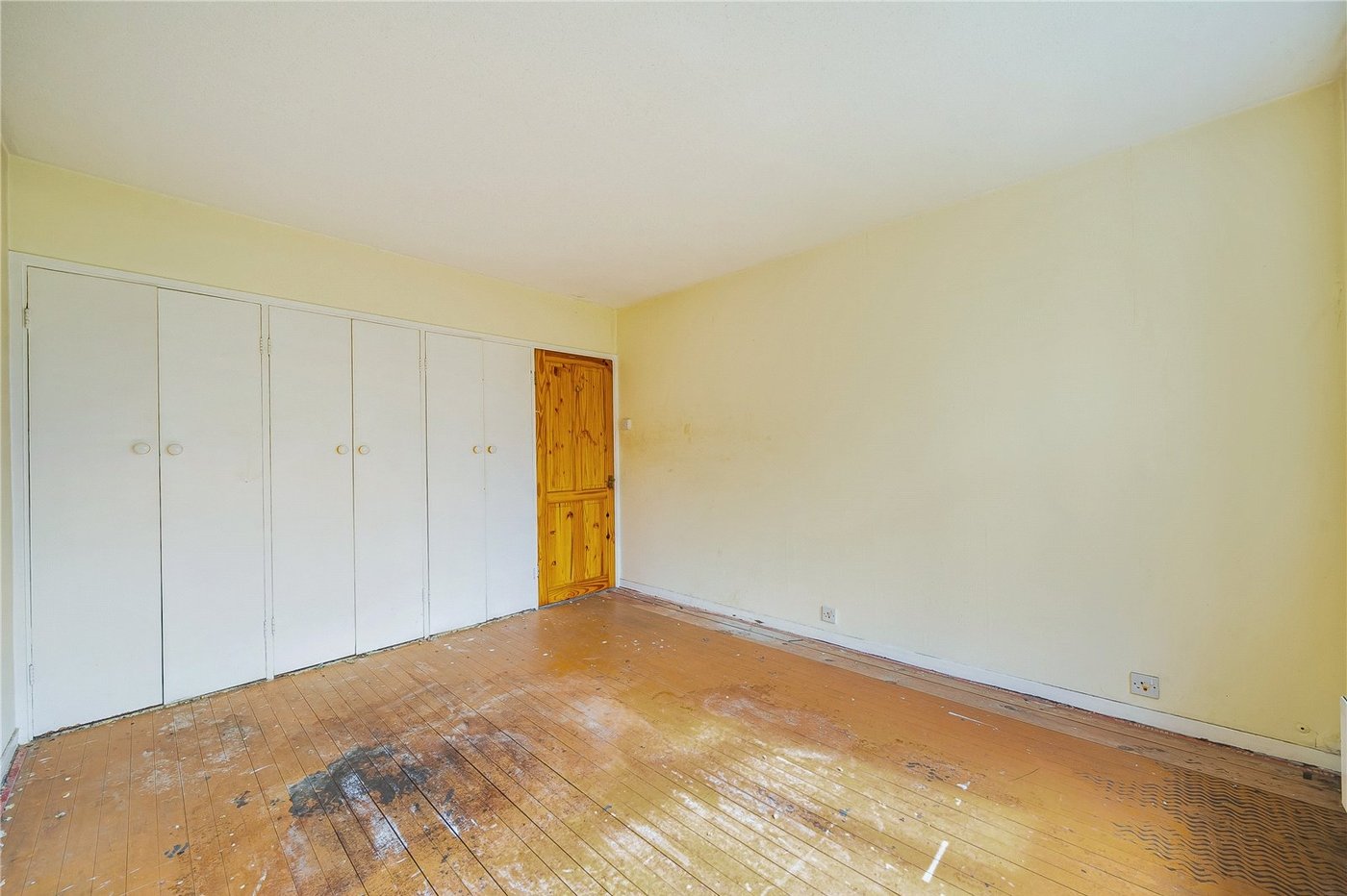 2 bedroom property for sale in Lawrie Park Road | Robinson Jackson