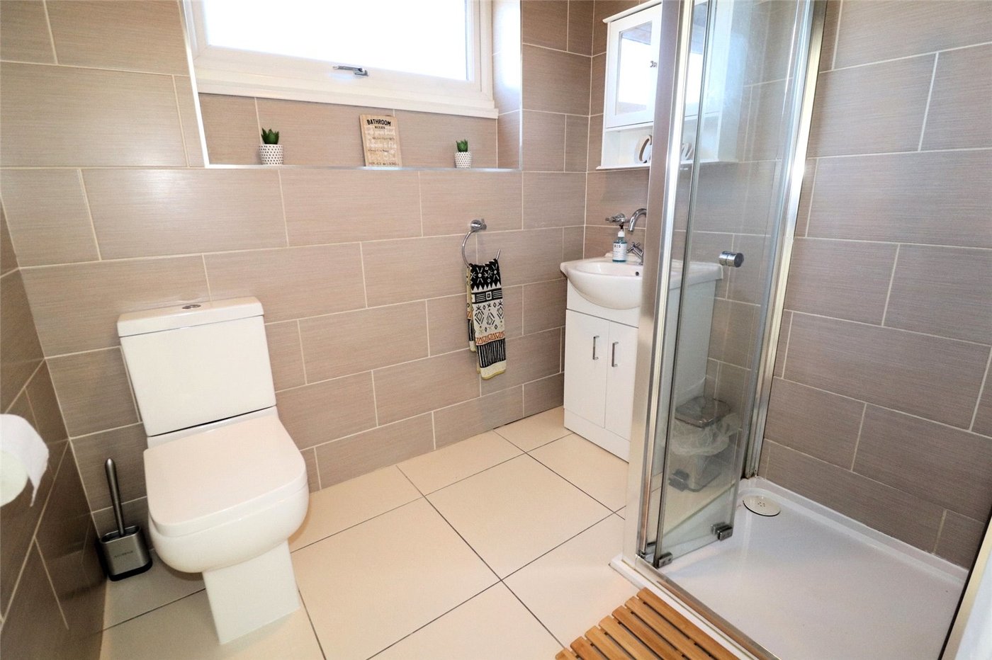 house for sale in Lesney Park, Erith, DA8 Robinson Jackson