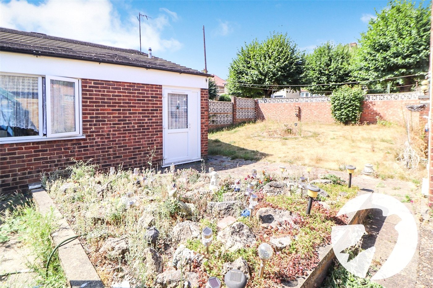 2 bedroom bungalow for sale in Erith | Robinson Jackson