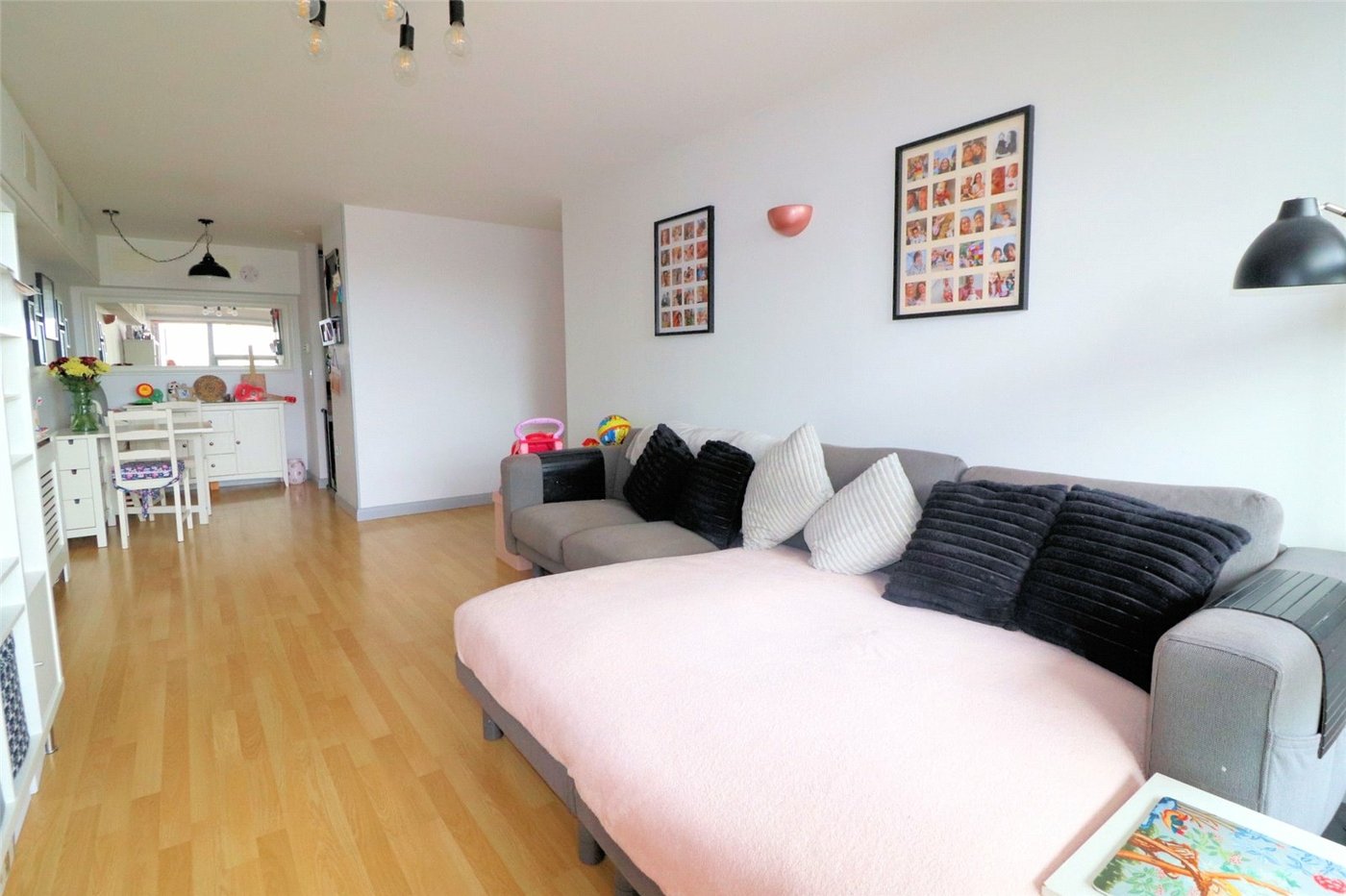 2 bedroom property for sale in 102 Erith High Street | Robinson Jackson