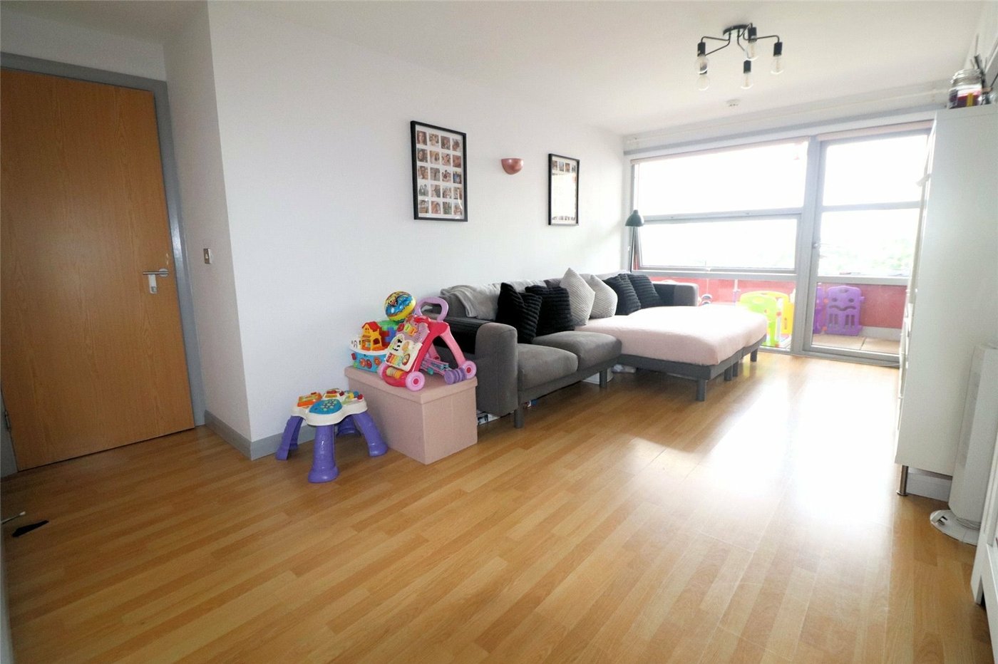 2 bedroom property for sale in 102 Erith High Street | Robinson Jackson