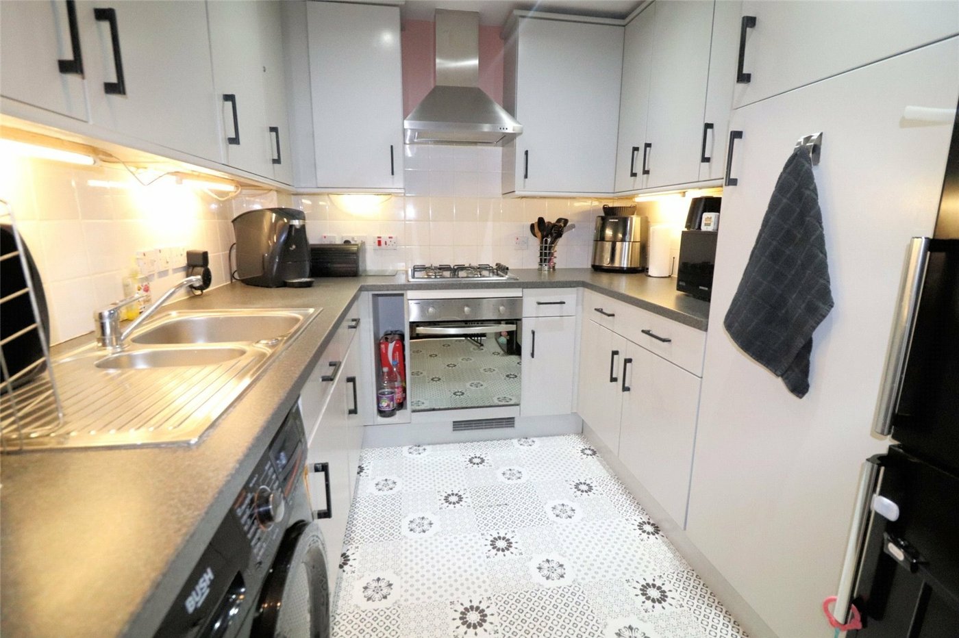 2 bedroom property for sale in 102 Erith High Street | Robinson Jackson