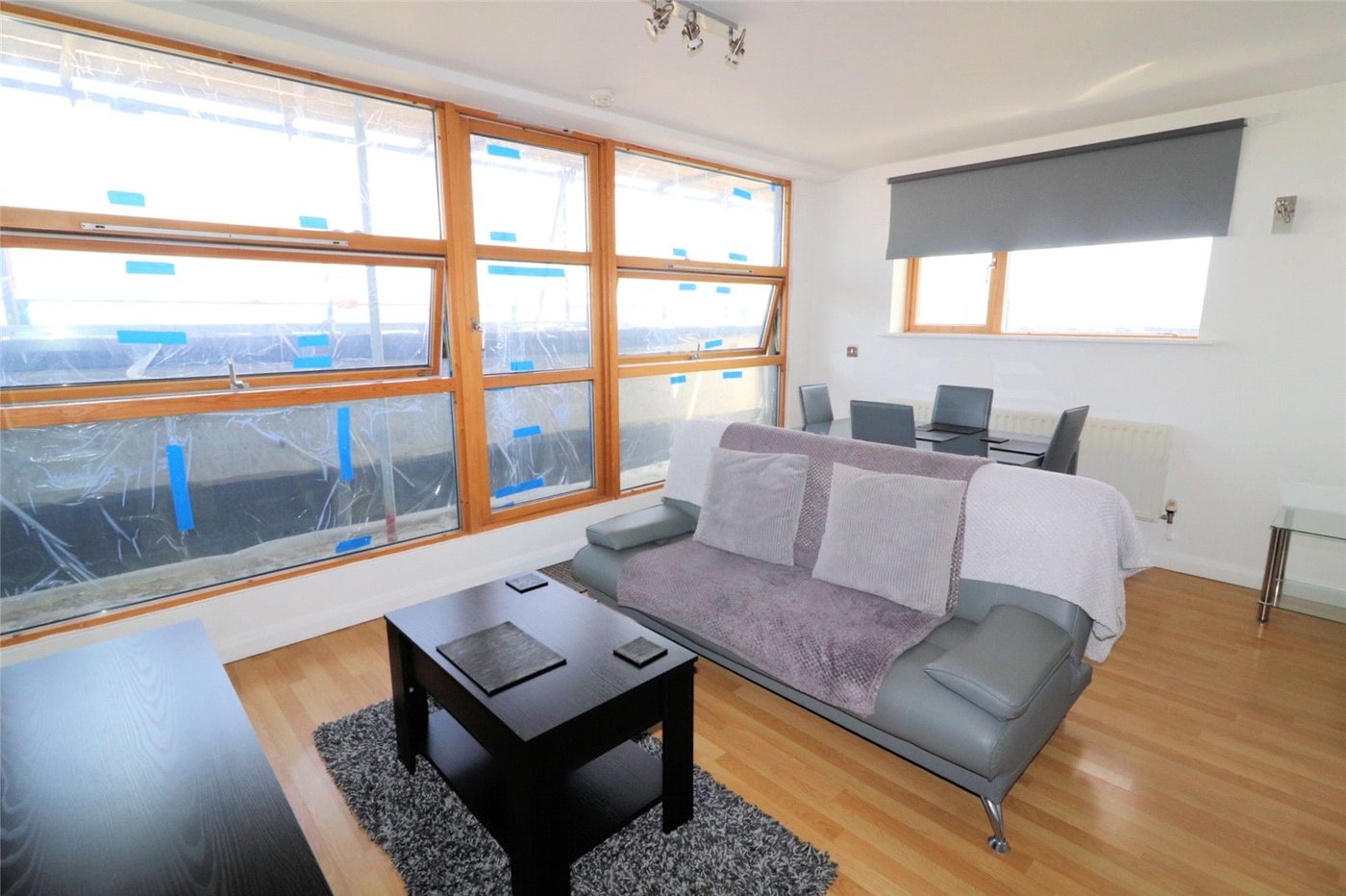 2 bedroom property for sale in 102 High Street | Robinson Jackson