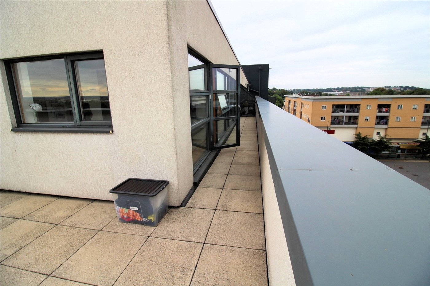 2 bedroom property for sale in 102 High Street | Robinson Jackson